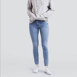 ❗CLOSET CLOSING ❗ Levi Light wash legging jean